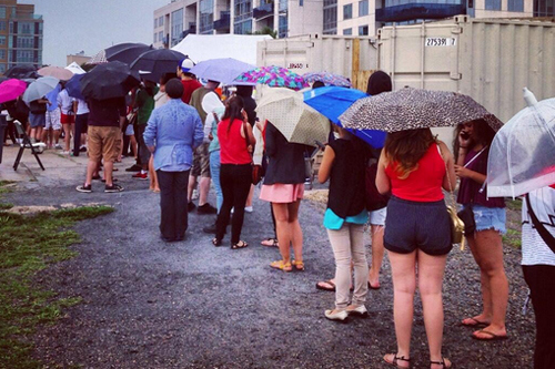 2013_ramen_burger-line